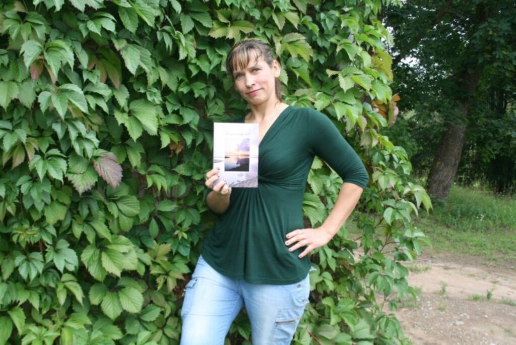 Dzejniece Aija Ābena nolēmusi piedalīties arī nākamā projekta “Mana grāmata” dzejas kopkrājuma izdošanā.
Autors: Aivars Zilbers