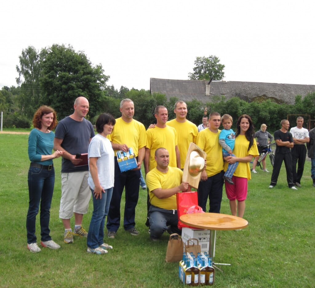 Šomēnes Smiltenes posteņa ugunsdzēsēji uzvarēja divās sacensībās,  pilnveidojot savu profesionālo un fizisko sagatavotību un mačos Gaujienā ieguva ceļojošo balvu “Zelta ķivere”.
Autors: no personīgā arhīva