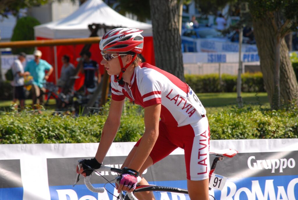 18 gadus vecais Smiltenes riteņbraucējs Sandis Eislers četru dienu garajā daudzdienu velobraucienā junioriem izcīna 20. vietu.
Autors: publicitātes foto