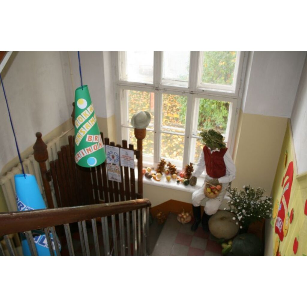 Šodien (27. septembrī) Valkas bērnu un jauniešu centrā kārtējā nodarbību sezona sākās visjaunākajiem centra dalībniekiem.

Tā kā šīs svinības sakrita ar latviešu gadskārtējiem Miķeļdienas svētkiem, tad visa pēcpusdiena mazajiem pagāja...
Autors: Aivars Zilbers