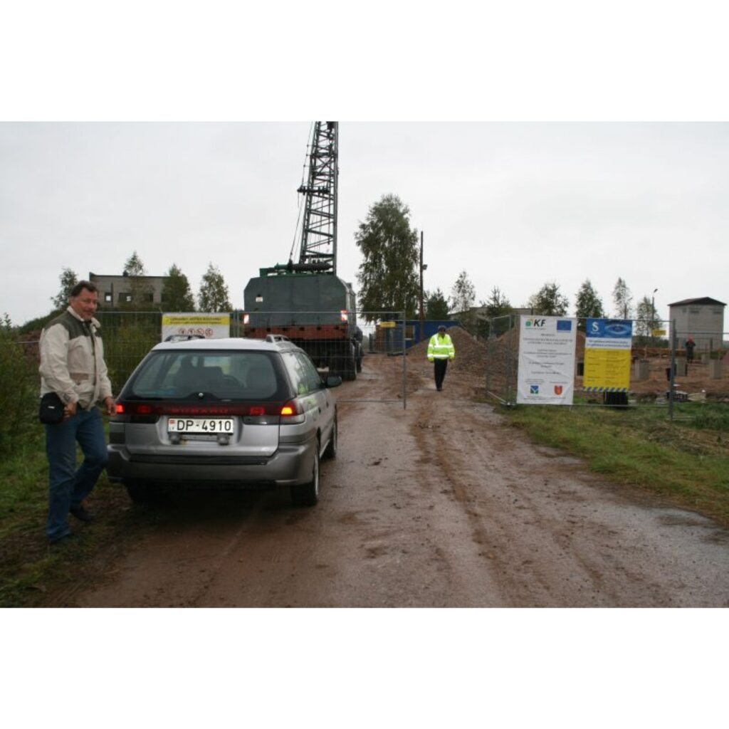 Šodien Valkā novada pašvaldības un SIA “Water Ser” vadība, piedaloties Vides un reģionālās attīstības ministram Raimondam Vējonim, jauno notekūdeņu attīrīšanas ierīču pamatos iemūrēja kapsulu ar vēstījumu nākamajām paaudzēm, tā svinīgi...
Autors: Aivars Zilbers