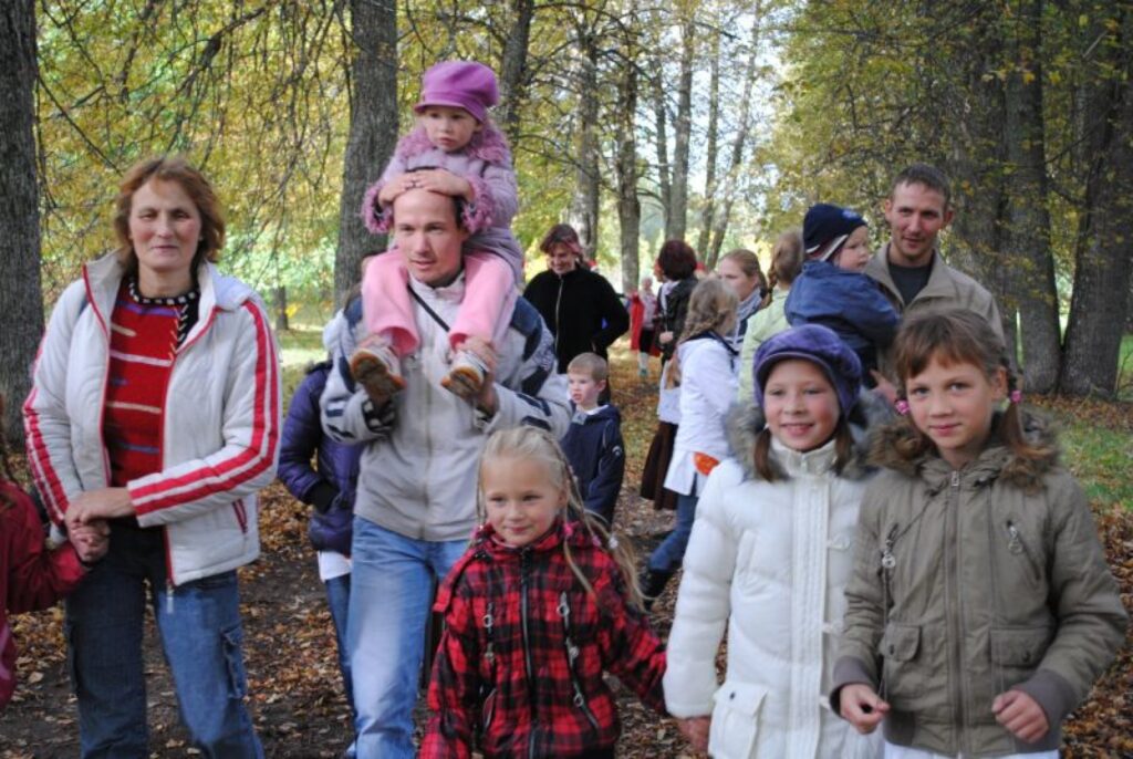 Smiltenes novada Kultūras pārvalde tagad izvērtēs, kāpēc pasākuma “Kā es braucu latvieti lūkoties” apmeklētāji  un dalībnieki nesaņēma visu labāko, ko viņiem bija iespējams līdzīgā sarīkojumā dot.
Autors: Sandra Pētersone