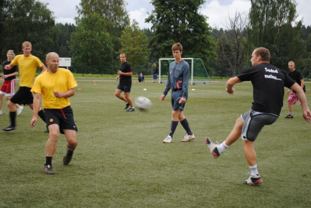 Šodien Smiltenes novada sporta svētkos par uzvaru cīnās deviņas komandas, sacenšoties astoņos sporta veidos. 
Autors: Sandra Pētersone