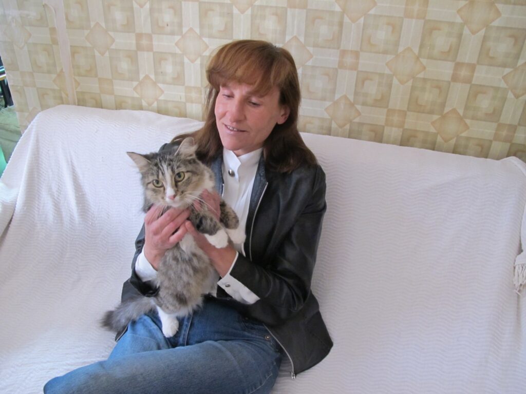 Valkas Labdarības organizācijas – Dzīvnieku SOS “Sāra” aktīviste Gunta Kraučuna aicina sabiedrību būt aktīviem un rosināt pašvaldību steidzami risināt jautājumu par dzīvnieku patversmes atvēršanu. 
Autors: Inga Karpovai