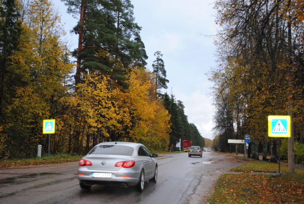 Silvas ciematā diennakts tumšajā laikā šoferiem jāuzmanās pirms gājēju pārejas, jo sliktā apgaismojuma dēļ nevar redzēt cilvēkus, citus autovadītājus brīdina kāds tālbraucējs. 
Autors: Sandra Pētersone