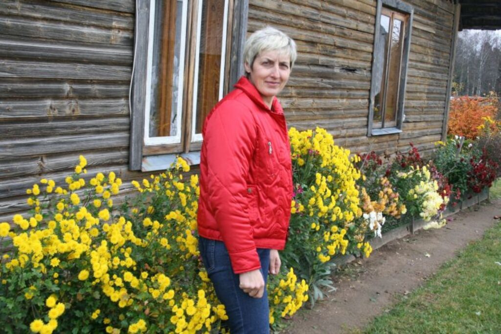 “Strautmaļu” saimniece Dagnija Pēterēna ir priecīga, ka dārzā izdevies noturēt skaistu rudeni pat novembrī.
Autors: Aivars Zilbers