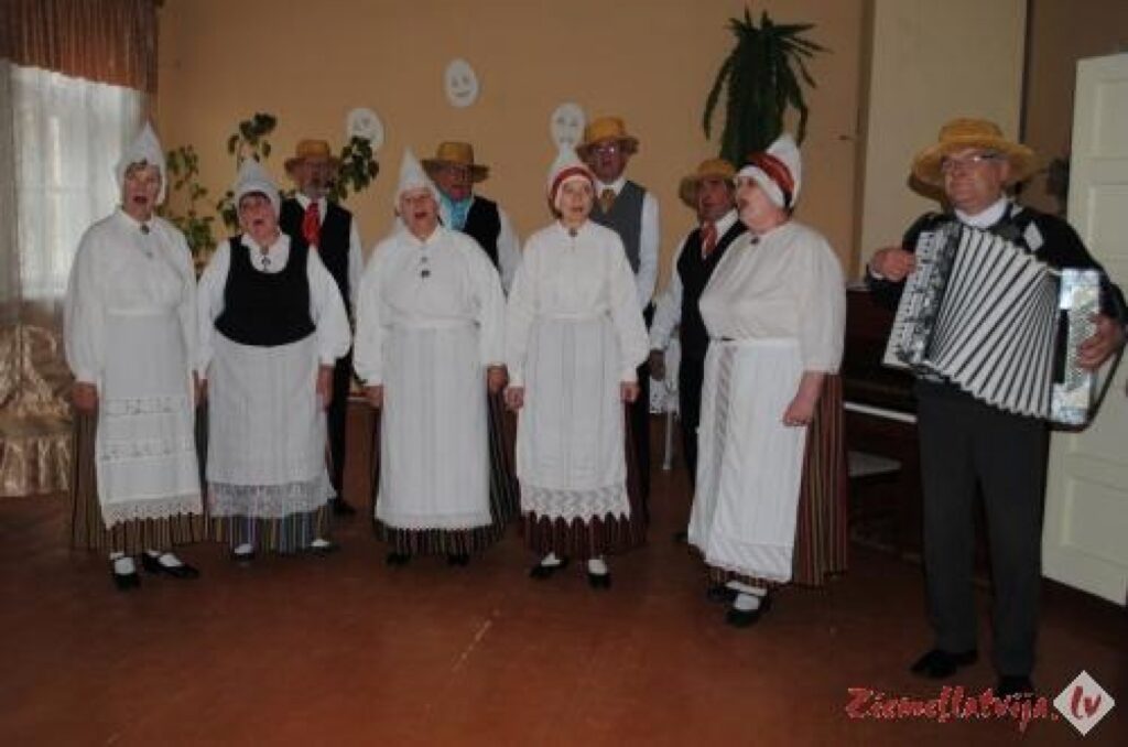 Skan sveiciens cienījamiem pāriem.
Autors: Santa Sinka