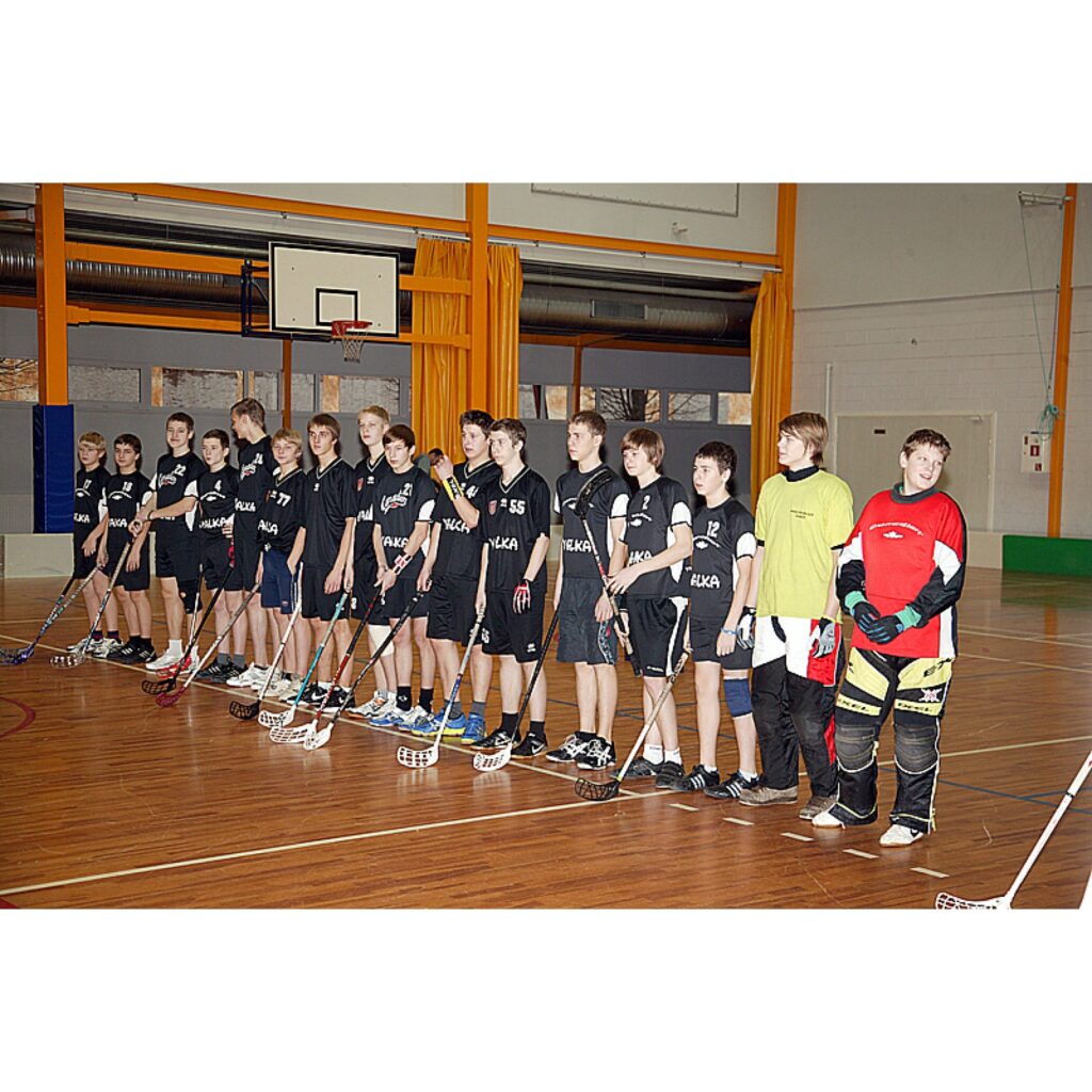 Latvijas čempionātrs florbolā U-16 grupā Vidzemes reģionā. Pirmajā spēlē valcēnieši bez īpašām problēmām uzvarēja FK 