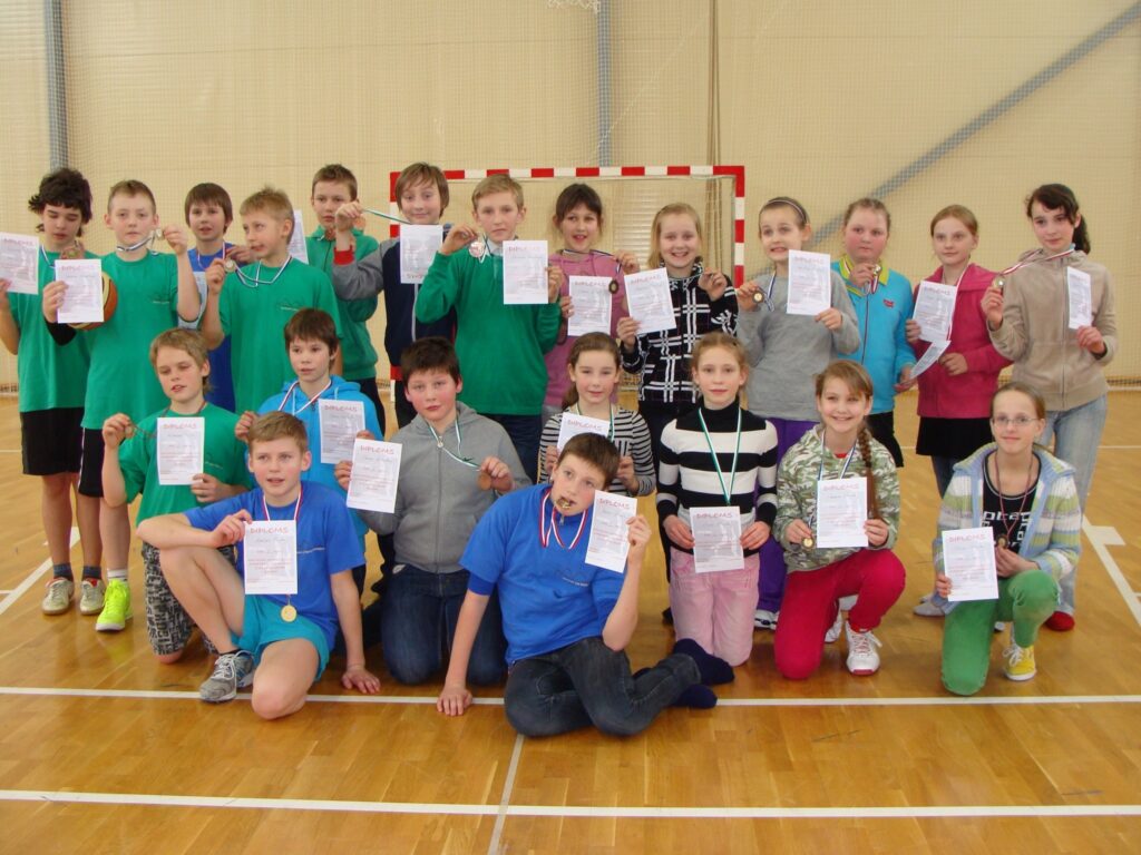  Smiltenes novada skolu 5. - 6. klašu komandas šomēnes sacentās strītbolā.
Autors: publicitātes foto