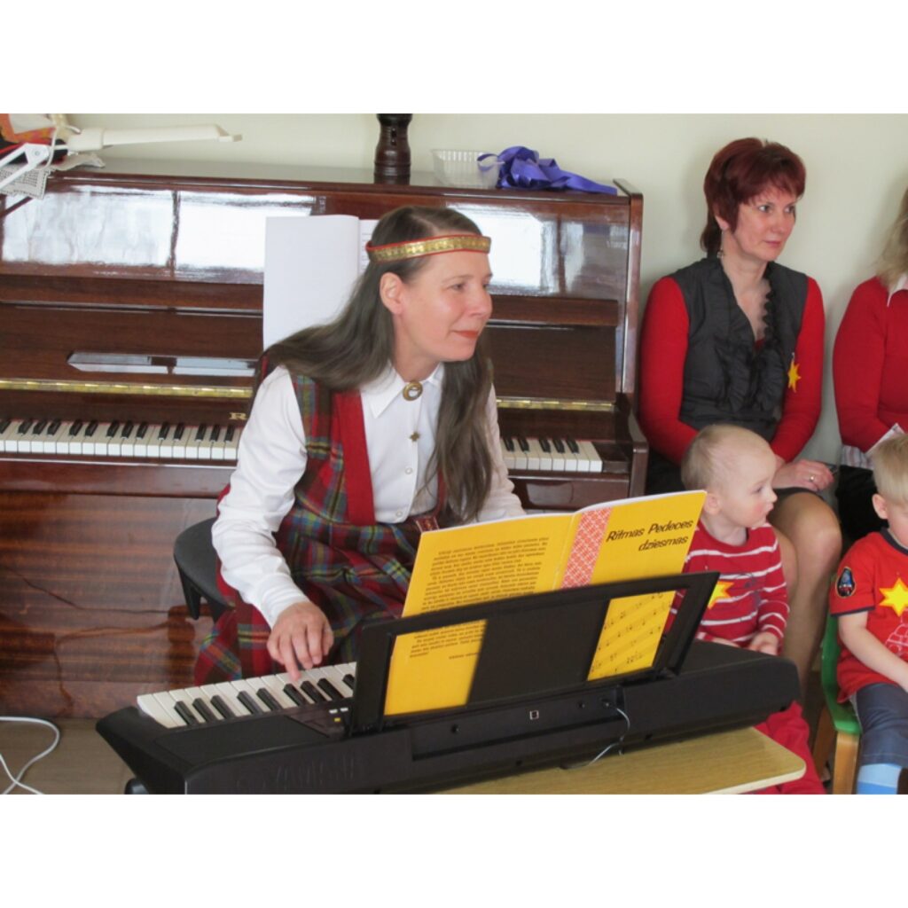 Bērnudārzā “Pasaciņa” Valkā ik gadu notiek Dziedāšanas svētki. Tajos piedalās visas grupas, sākot no pusotrgadniekiem. Svētki allaž ir veidoti kā teatralizēts uzvedums. Šoreiz izvēlētā tēma bija  pavasara atmoda, Mēness un Saule. Uz...
Autors: Aldis Dubļāns korespondents