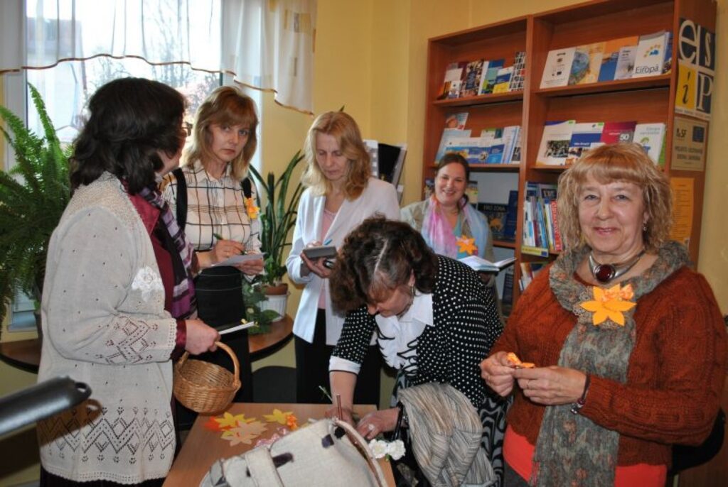 Smiltenes novada bibliotēkā otrdien durvis apmeklētājiem bija atvērtas līdz pusnaktij.  Ikvienam interesentam tika piedāvāta plaša programma. 
Autors: Sandra Pētersone