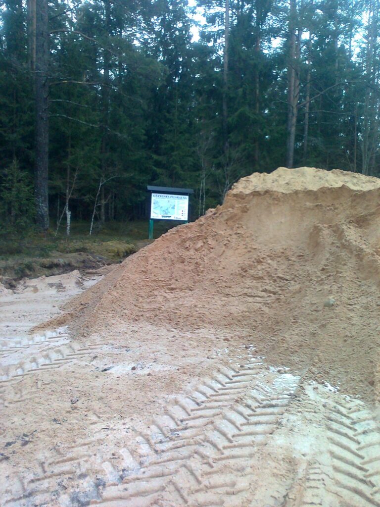 Jaunais Cērtenes pilskalns tūrisma sezonā... 
Autors: Anda Dinga