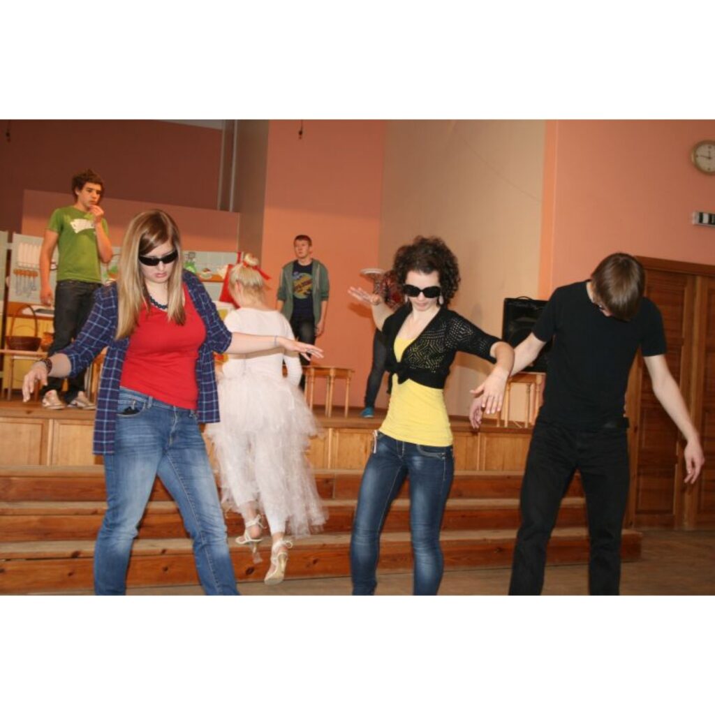 Šodien Valkas pamatskolā notika novada skolu dramatiskajiem kolektīviem skate – Teātra svētki. Svētku edalībnieki varēja noskatīties septiņus uzvedumus, kurus spēlēja Valkas pamatskolas, bērnu un jauniešu centra “Mice”, Valkas ģimnāzijas...
Autors: Aivars Zilbers korespondents