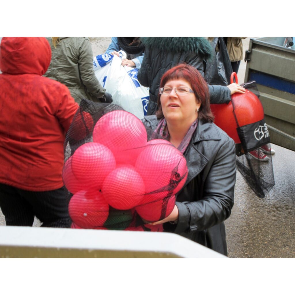 Četras Norčepingas ģimnāzijas 12. klases skolnieces īstenoja projektu, lai Valkas bērnudārza 