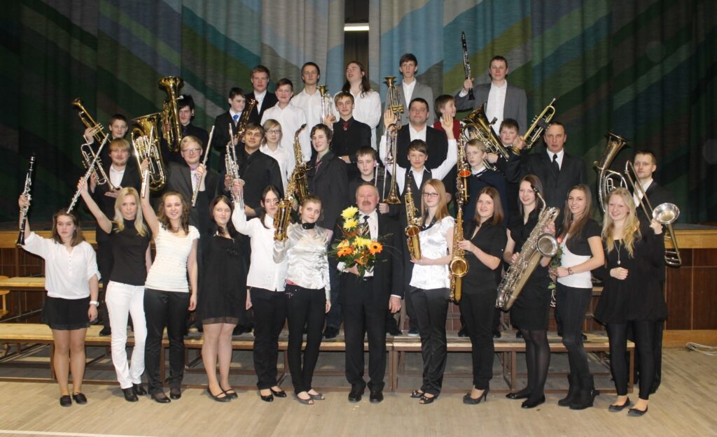 Smiltenes ģimnāzijas pūtēju orķestris (diriģents Pēteris Vilks -  pirmajā rindā vidū) uzvarējis  Latvijas skolēnu orķestru festivāla lielajā finālā un šobrīd savā grupā ir labākais valstī.
Autors: Marita Mūze