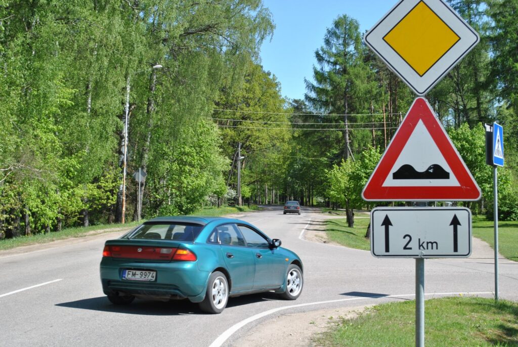 Ja nebūs nekādu aizķeršanos iepirkuma procedūrā, tad šovasar Strenčos sāks pārbūvēt  tranzītielas posmu Valkas ielā. Gadiem ilgi šoferu nervus un mašīnu izturību tur pārbauda bedres.
Autors: Sandra Pētersone