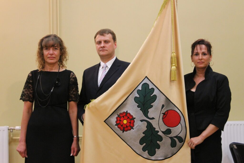 Novada izpilddirektore Maruta Drubiņa, Domes priekšsēdētājs Hardijs Vents, Finanšu nodaļas vadītāja Līga Medne
Autors: publicitātes foto