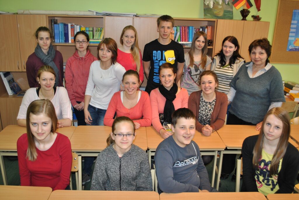 Šie Smiltenes ģimnāzisti un viņu vācu valodas skolotāja Janīna Ķergalve Vācijā saņēma uzdevumu stiprināt Eiropas vienotību. 
Autors: Sandra Pētersone