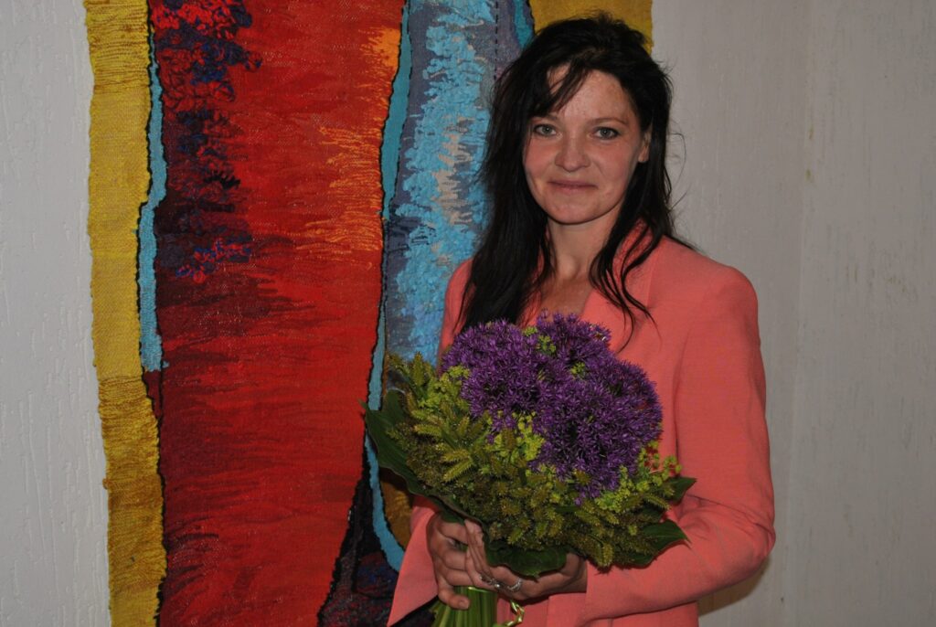 Māksliniece Linda Ziediņa savā personālizstādē “Laika atskaite” atskatās uz pēdējiem 10 gadiem savā radošajā darbā. 
Autors: Sandra Pētersone