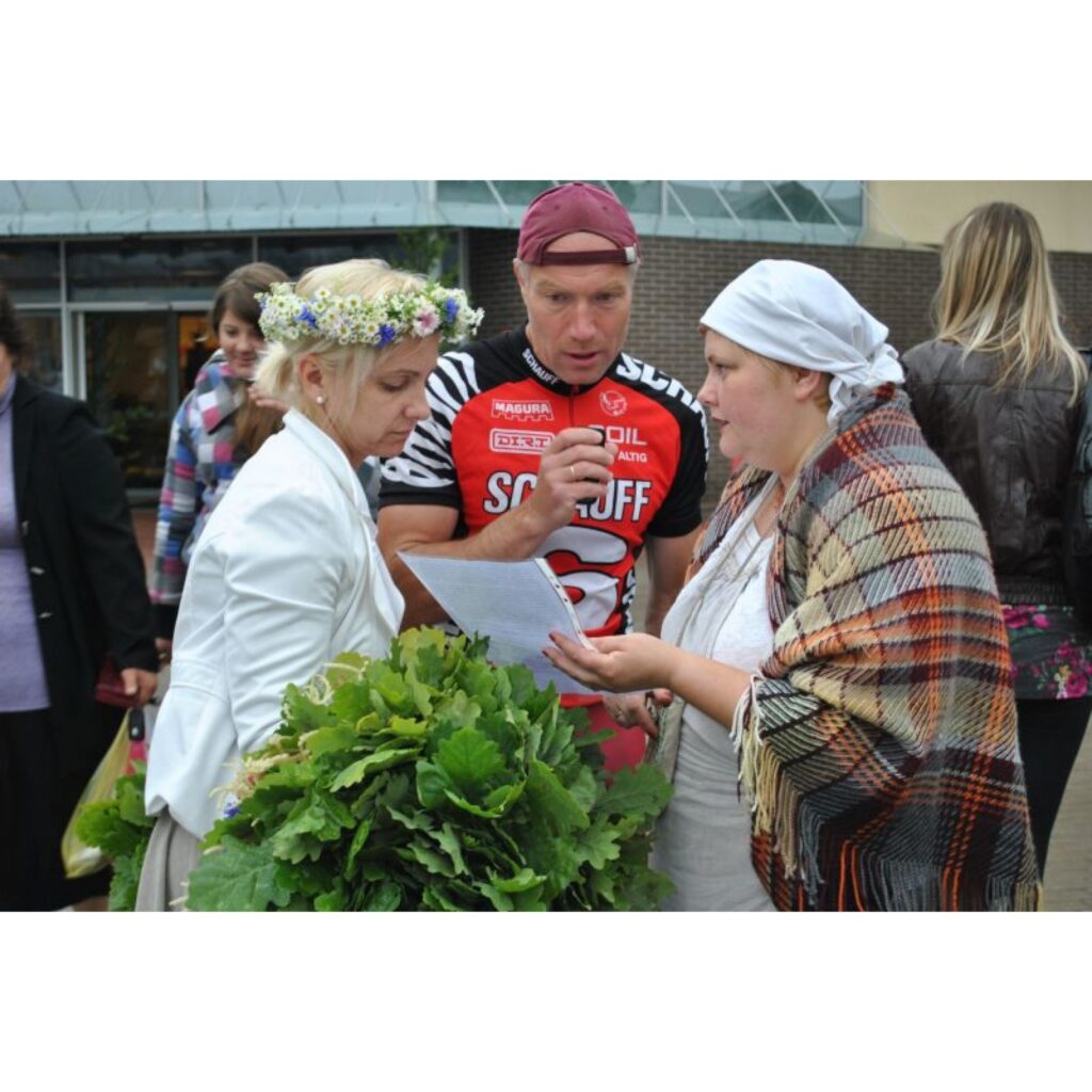 Šodien Smiltenē noslēdzās Latvijas čempionāts šosejas riteņbraukšanā grupas braucienā. 
Notika arī trenera Jāņa Akmentiņa piemiņas brauciens.
Autors: Sandra Pētersone korespondente