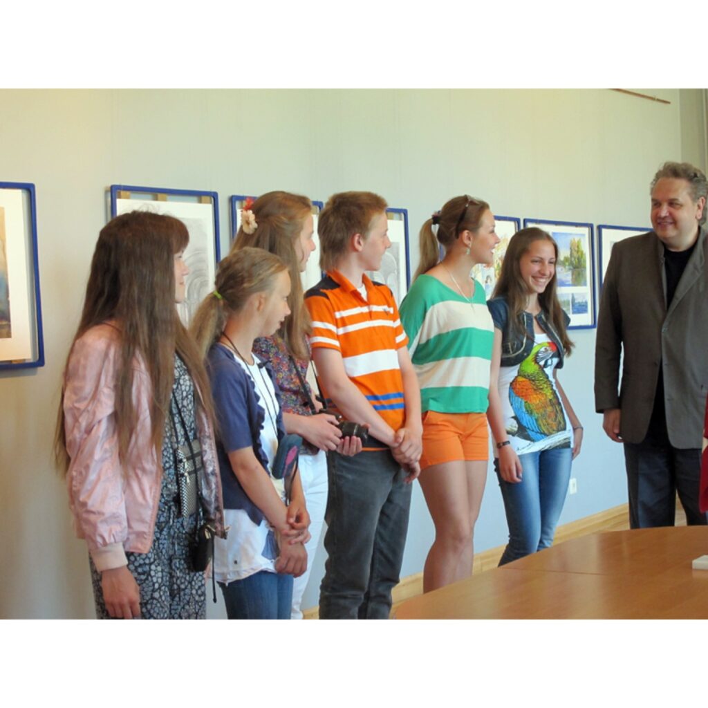  Gatčinas mākslas skolas izstādes atklāšana Valkas kultūras namā
Autors: Aldis Dubļāns korespondents