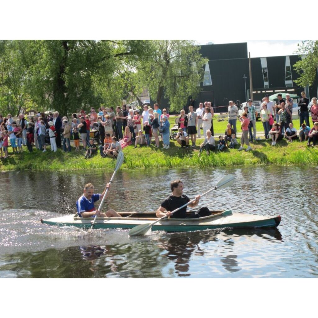 Svētdienas Laivu rallijā pa Pedeli uzvar valcēniešu komanda
Autors: Inga Karpova korespondente