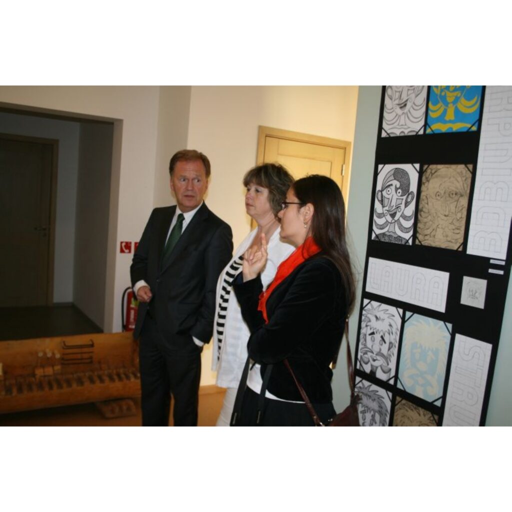 Šodien Valku apmeklēja Norvēģijas karalistes vēstniecības Rīgā vēstnieks Jāns Grēvstads, lai iepazītos ar paveikto pilsētas mākslas skolas rekonstrukcijā, kas tika veikta ar Norvēģijas finanšu instrumenta līdzfinansējumu un mācību darba...
Autors: Aivars Zilbers korespondents