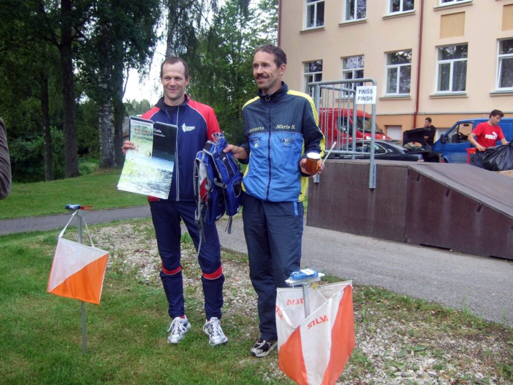 Sešu stundu ilgajā rogainingā augsto 2. vietu izcīnīja Raivis Kalniņš (no kreisās) un Māris Stabiņš.
Autors: publicitātes foto