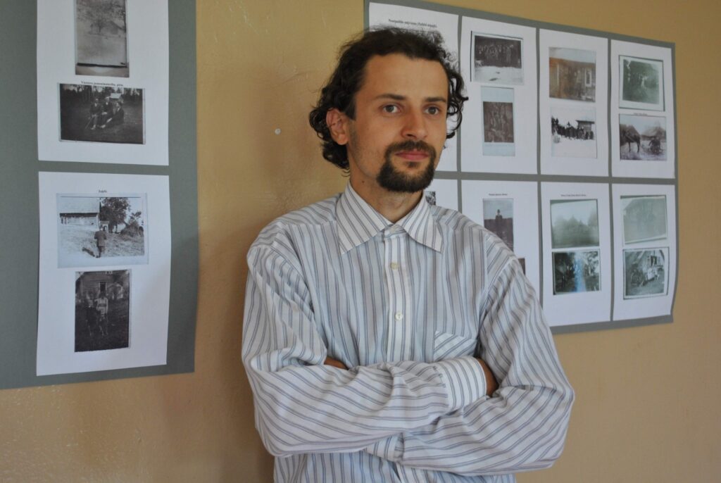 Novadpētnieks, brantēnietis Jānis Puntulis izveidojis izstādi, kurā izliktās fotogrāfijas ļauj uzburt ainu par Brantu pagastu – tā pirmsākumiem un cilvēkiem.
Autors: Santa Sinka