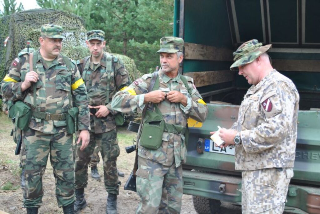 Smiltenes un Raunas novadā šīs nedēļas nogalē notika militārās mācības zemessargiem un karavīriem ar mērķi pilnveidot viņu iemaņas. 
Autors: Sandra Pētersone