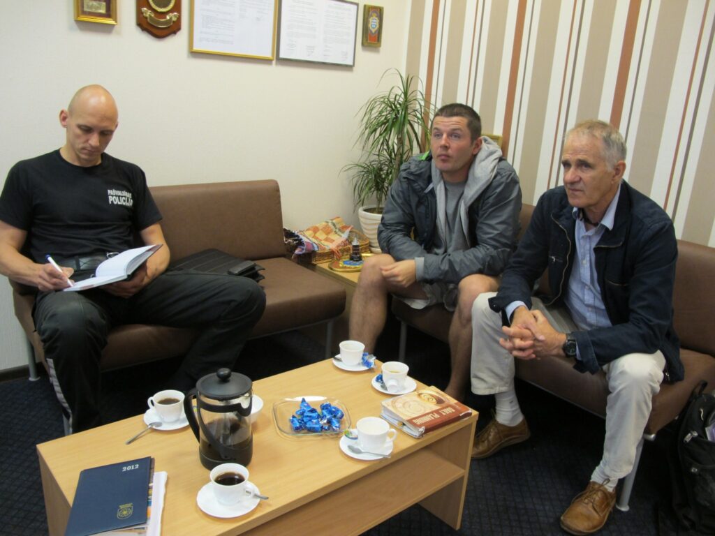  Aizvadītajā nedēļā Smiltenē ieradās “Igo Japiņa Sporta aģentūras” direktors Igo Japiņš (no labās), lai pārrunātu ar vietējās pašvaldības pārstāvjiem daudzdienu velobrauciena “Baltic Chain Tour” organizēšanu Smiltenē. 
Autors: Santa Sinka