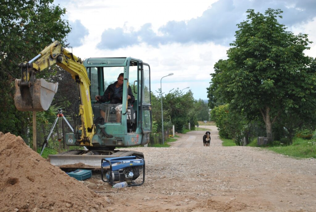  Kamēr Veldes ielā un citās Smiltenes mazajās ielās izbūvē ūdensvadu un kanalizāciju, pa tām pārvietoties ir grūtāk. Ielu segumu atjauno tikai tad, kad ir pabeigti visi būvdarbi attiecīgajā posmā.
Autors: Sandra Pētersone
