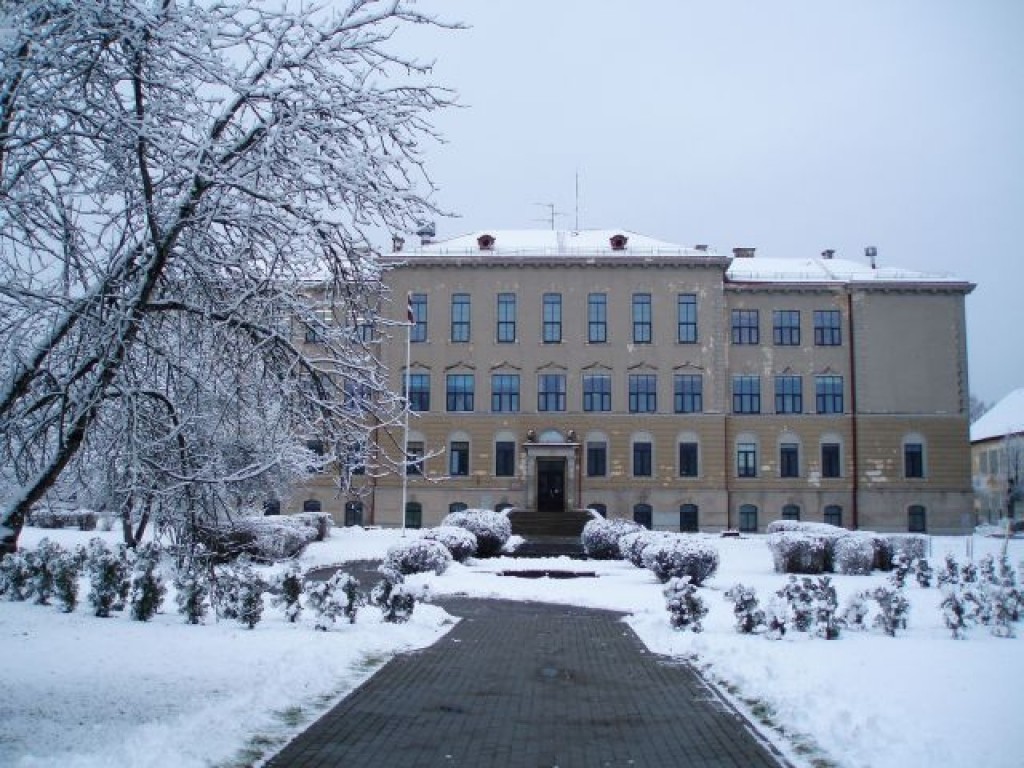 Autors: Valkas ģimnāzija