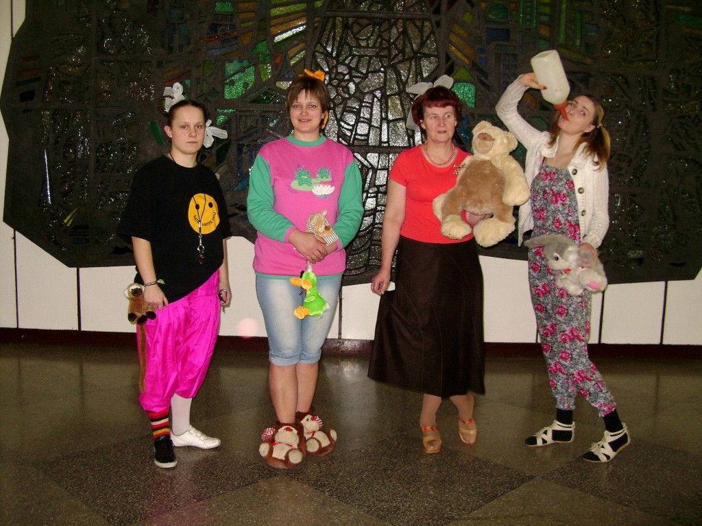 Variņu pamatskolā ar krāsām un stiliem apģērbā  improvizēja gan skolēni, gan skolotāji
Autors: NO SKOLAS ARHĪVA