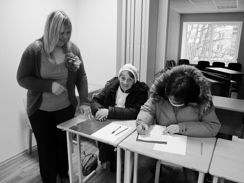 Nodarbinātības valsts aģentūras Valkas filiāles nodarbinātības koordinatore Līga Ščerbane iestādes klientus iepazīstina ar jaunāko informāciju.                                                                                                                     

Autors: FOTO: AIVARS ZILBERS