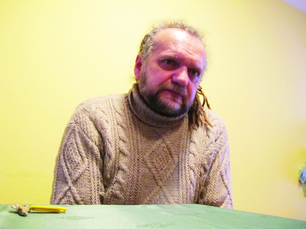 Dramaturgs Lauris Gundars visu problēmu cēloni saskata neuzdrīkstēšanās jomā. Neuzdrošināmies ne tikai darīt, bet pat domāt, ka varētu paši rakstīt lugas.                                                          
Autors: FOTO: ALDIS DUBĻĀNS