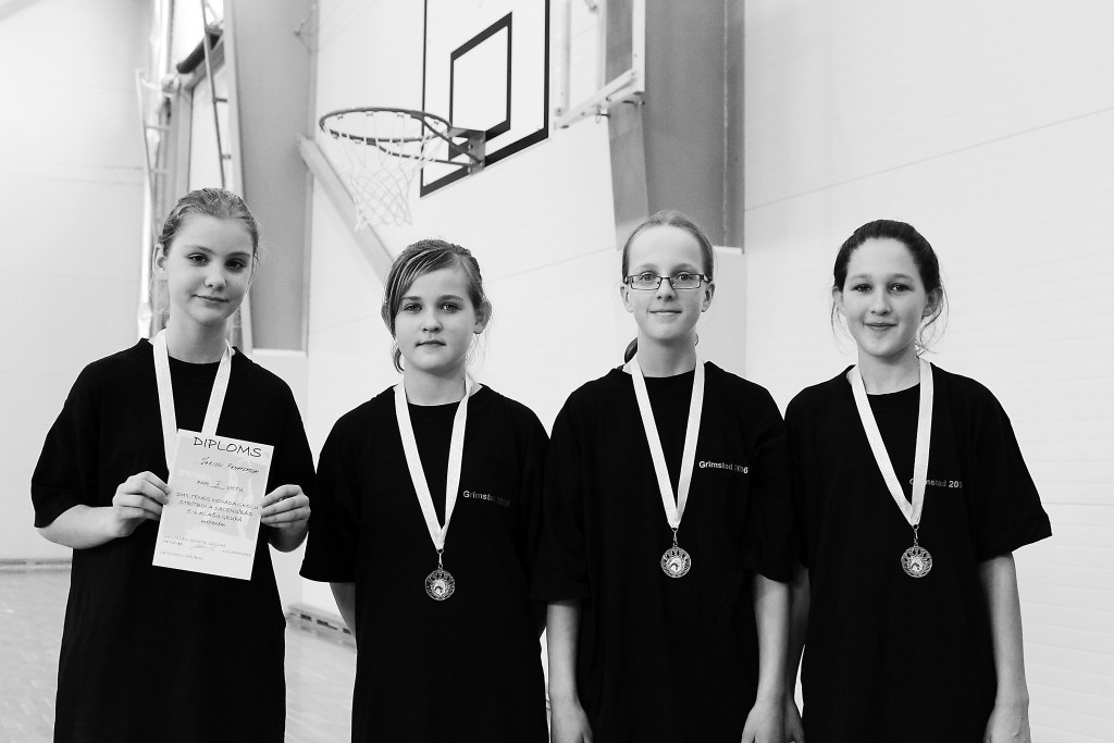 Meiteņu komandu konkurencē basketbolā uzvarēja Variņu pamatskolas komanda.                           

Autors: FOTO: IVARS JOKSTS