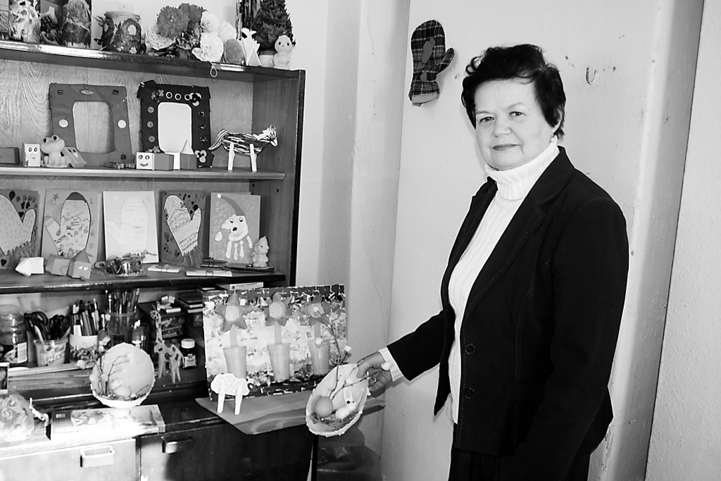 Latvijas Sarkanā Krusta Valkas komitejas izpilddirektore Gaļina Sokolova stāsta, ka radošajā darbnīcā daudz labu lietu ir izveidojuši bērni un tagad tāda iespēja būs arī pieaugušajiem. 
Autors: FOTO: AIVARS ZILBERS