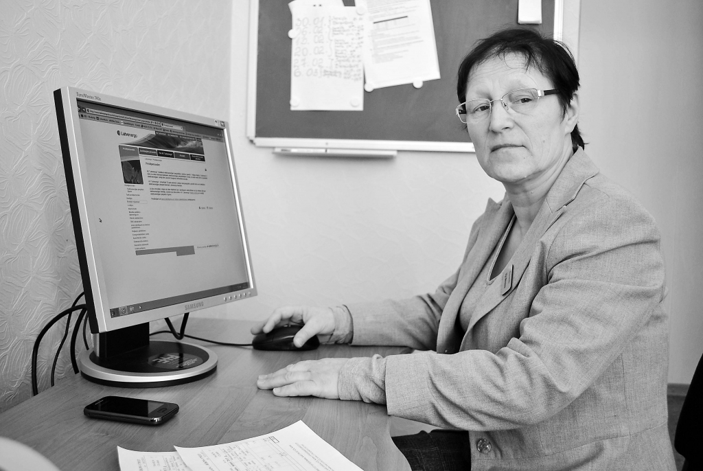 Pensionārs Broņislavs Pundurs ir čakls, tāpēc darbi lauku sētā sokas raiti un brīvā laika ir gana daudz. Pie savas ierastās tases kafijas viņš nolēma, ka vēlas iemācīties ko jaunu – apgūt datorprasmes.                                                                                                                                                                   

Autors: FOTO: SANTA SINKA