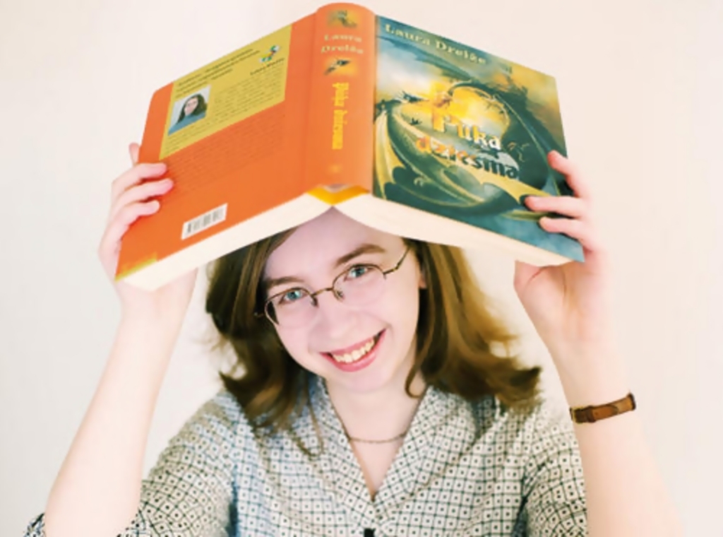 Smiltenē būs iespēja satikt bērnu un jauniešu grāmatu autori, 22 gadus veco rakstnieci Lauru Dreiži.
Autors: PUBLICITĀTES