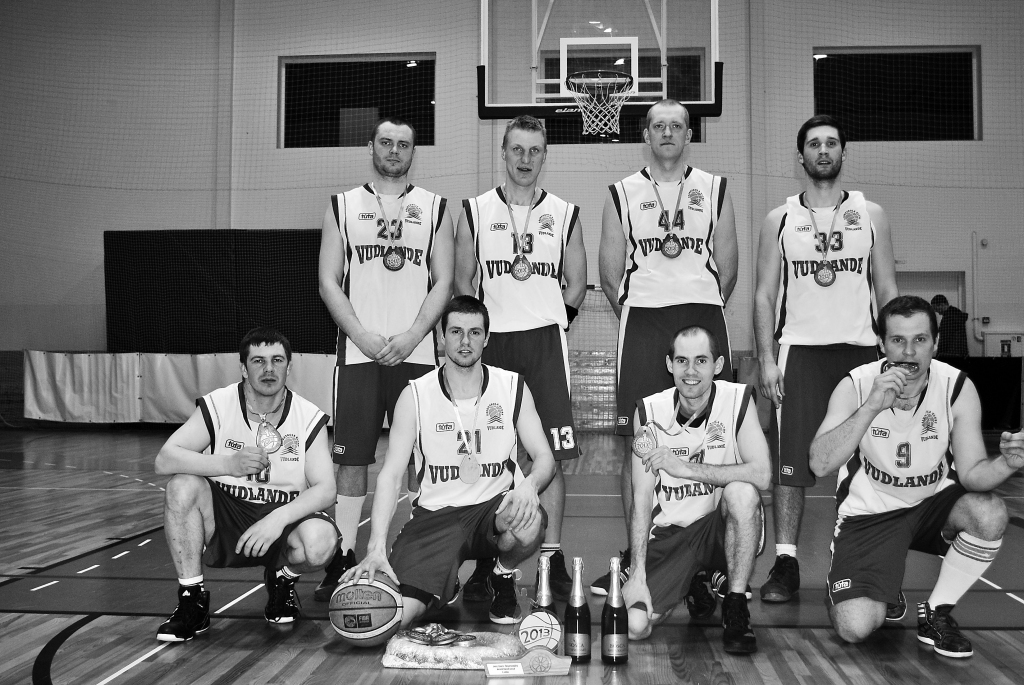 Pirmo vietu Smiltenes novada atklātajā čempionātā basketbolā šosezon izcīnīja komanda “Vudlande”. 


Autors:  SANDRA PĒTERSONE
