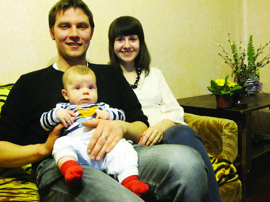 Šīs būs pirmās Lieldienas mazajam Emīlam kopā ar tēti Valēriju un māmiņu Baibu.                                                                                                   

Autors:  INGA KARPOVA