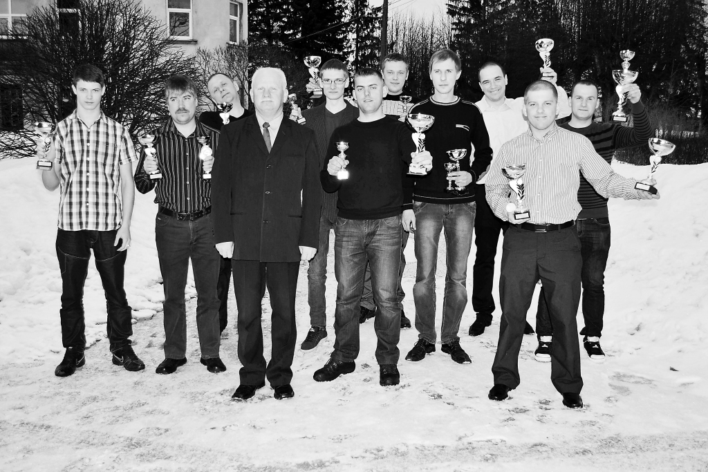 Ziemas sezonas noslēguma pasākumā tikās autosprinta “Smiltene 2013” kopvērtējuma labākie dalībnieki.                                                        

Autors:  SANTA SINKA