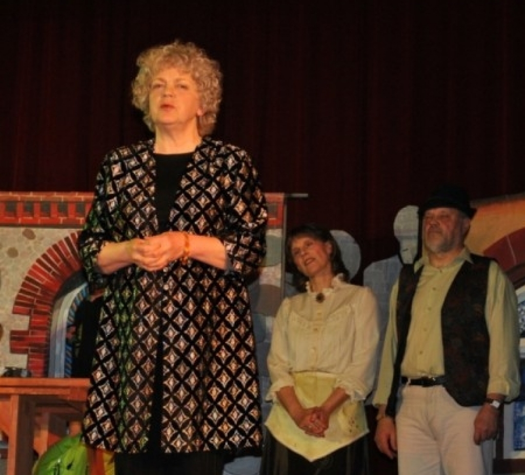 Teātra režisore ir Ingrīda Sovere.