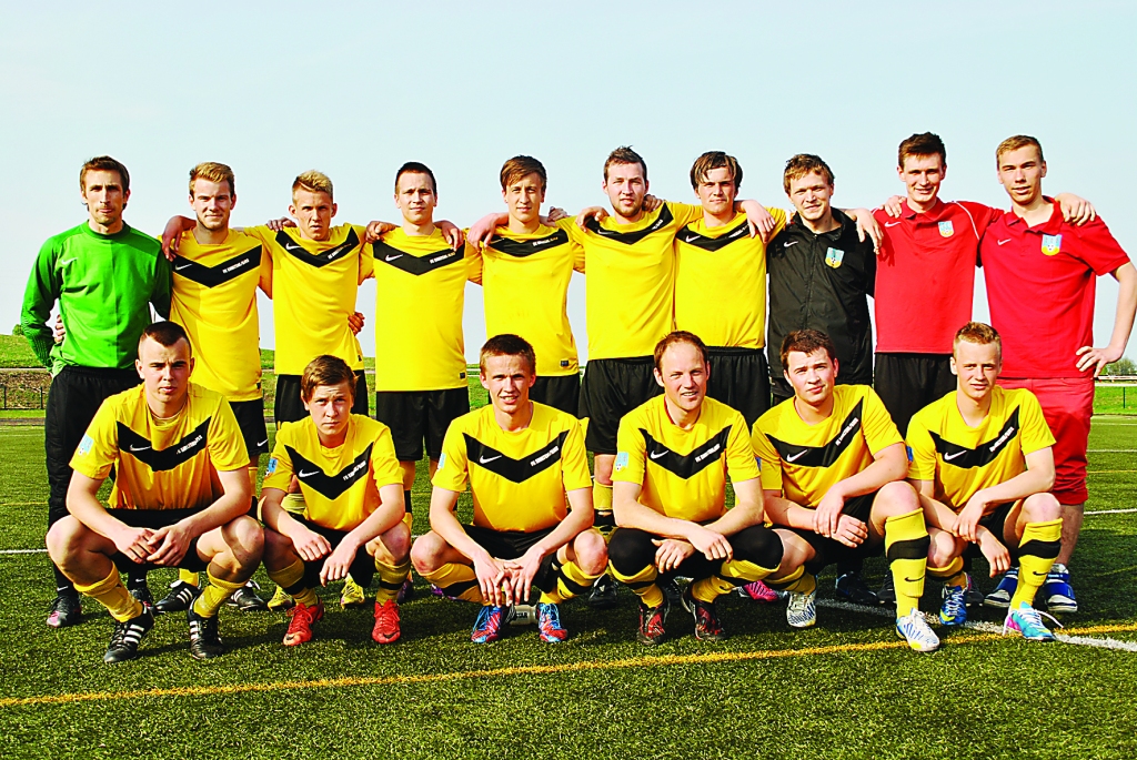 FK “Smiltene/BJSS” spēlētāji ir gatavi cīnīties par medaļām Latvijas futbola čempionāta 2. līgas Vidzemes reģiona turnīrā (klāt nav visu futbolistu).                                           

Autors:  SANTA SINKA