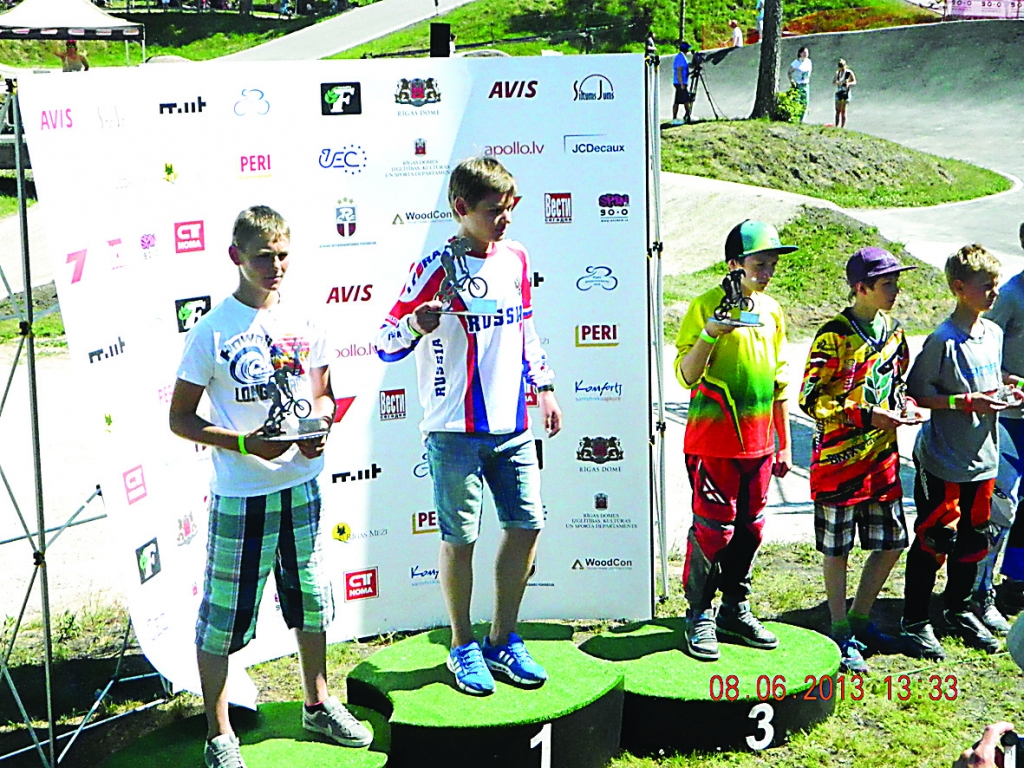 Eiropas čempionāta Rīgas posmā uz goda pjedestāla otrā pakāpiena atrodas Arnijs Kuratņiks.                                                                

Autors:   KRISTAPS OZOLIŅŠ