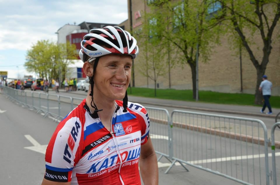 Smiltenietim Gatim Smukulim, kurš savas sportista gaitas uzsācis pie trenera Jāņa Akmentiņa, Latvijas čempionāts būs pēdējās sacensības pirms prestižā „Tour de France” daudzdienu velobrauciena, kurā nevienam no Latvijas riteņbraucējiem pēdējos gados startēt nav izdevies.
Autors: Artūrs Mālanders