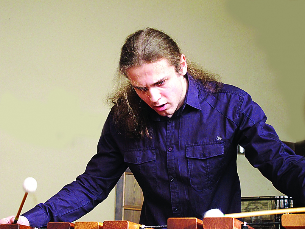 Guntars Freibergs muzicē pats un organizē vērienīgu saietu. 


Autors:   ALDIS DUBĻĀNS