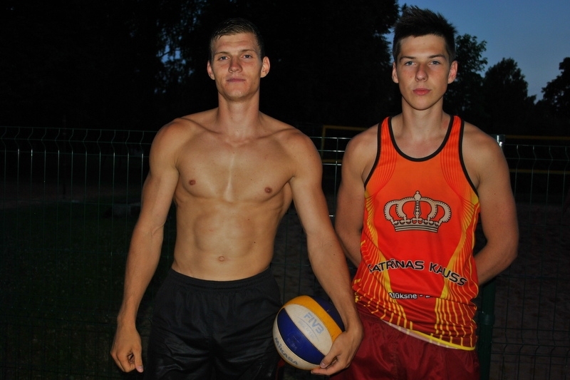 Pēc pieciem aizvadītiem posmiem “Mid-Land” pludmales volejbola turnīrā pārliecinoši līderi ir “VK Valka” duets Gints Švecs un Krišs Ozoliņš.
Autors: SANTA SINKA