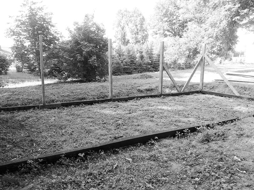 Plāņos kopš pērnā rudens ir problēma līdz galam uzcelt malkas šķūni, kur pašvaldības dzīvokļu īrniekiem uzglabāt malku. Solītais termiņš tiek pārcelts no viena datuma uz citu.                                         

Autors:  NO PERSONĪGĀ ARHĪVA
